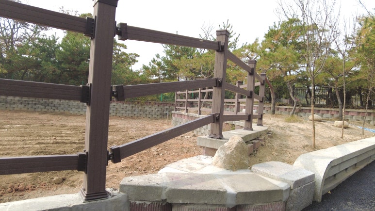 합성목재 휀스 시공방법 안내 대표 사진