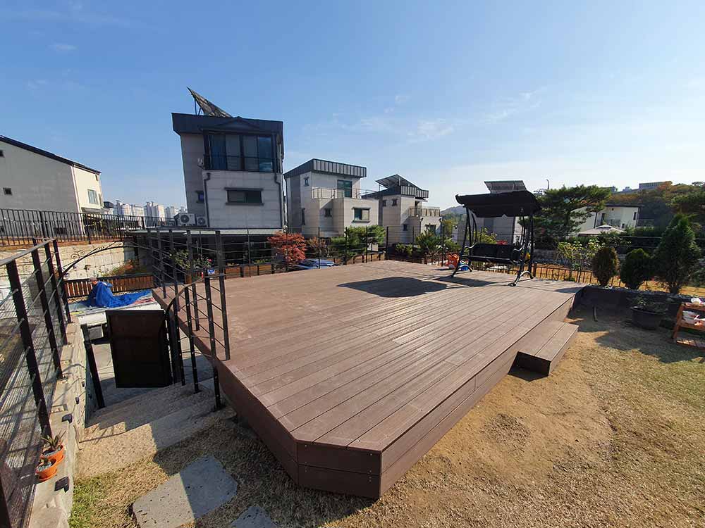 기발한 공간 활용, 합성목 야외 데크 시공 모음! 대표 사진