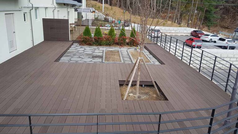 전원주택 뒤편 테라스 합성목재 데크 시공 안내