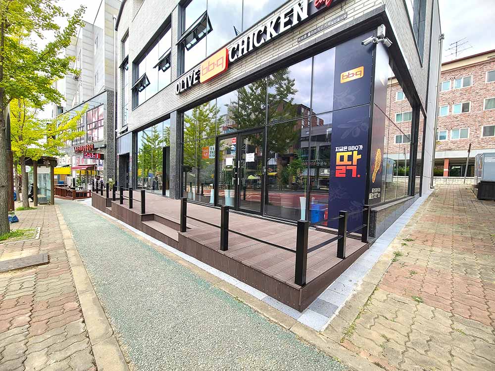 솔리드 중공형 차이 완벽 비교: 데크재 수명 좌우하는 구조 대표 사진