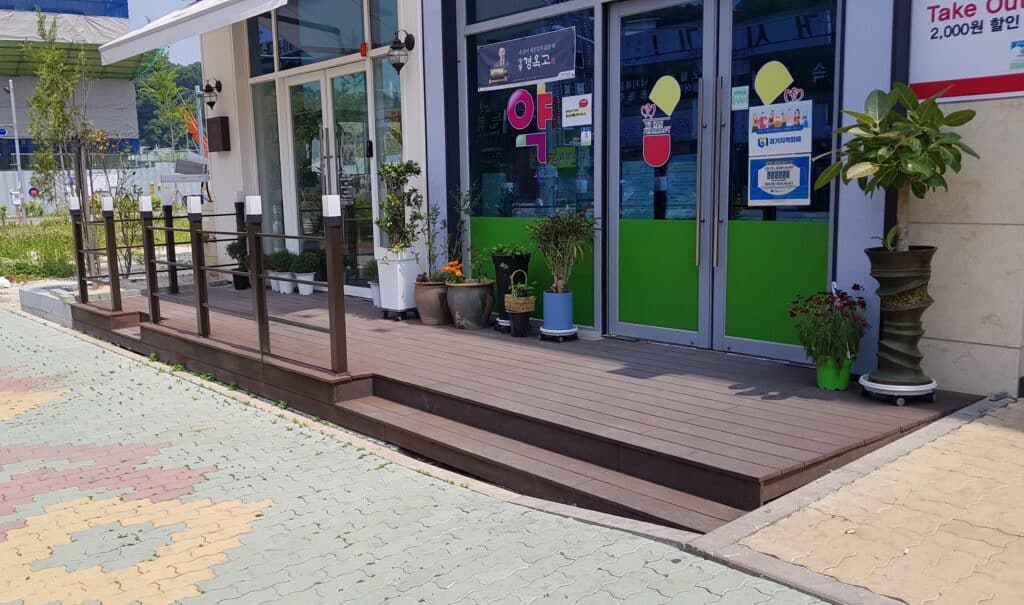 합성목재 재활용, 폐데크는 어떻게 처리될까? 시공 사진 1