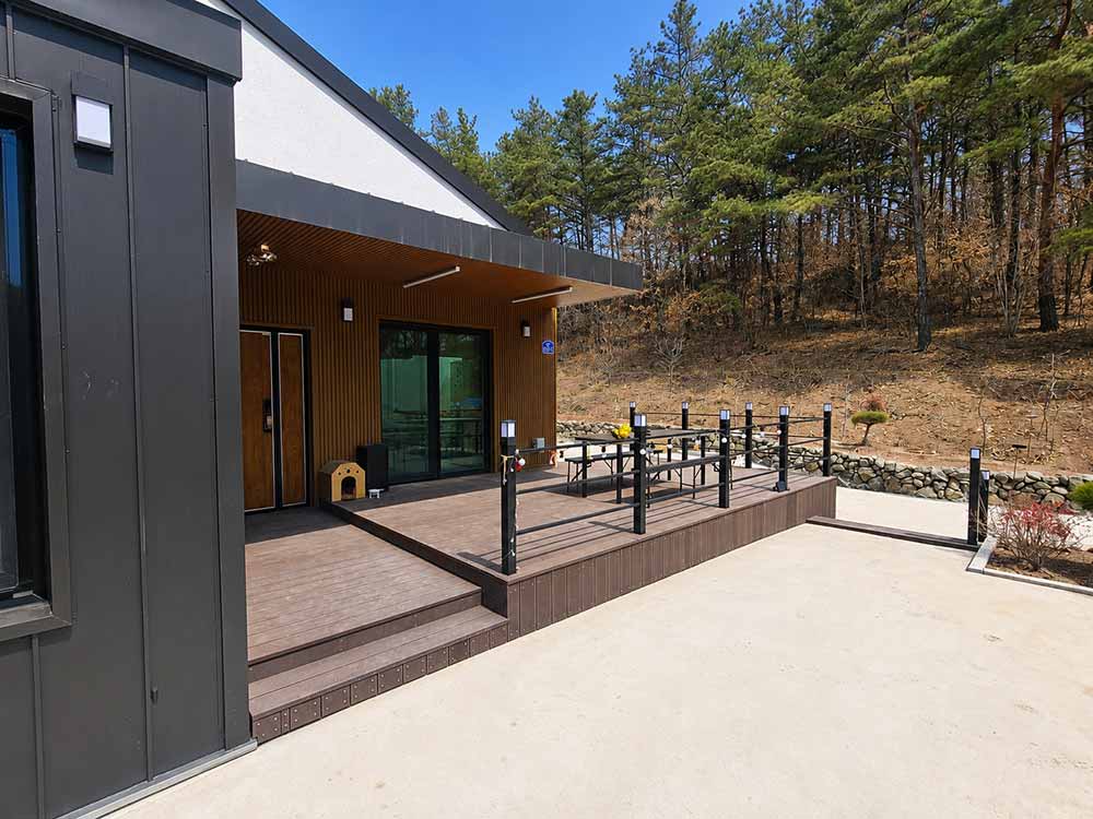 합성목재 교체 비용, 방부목 철거부터 재시공까지 총정리 시공 사진 1