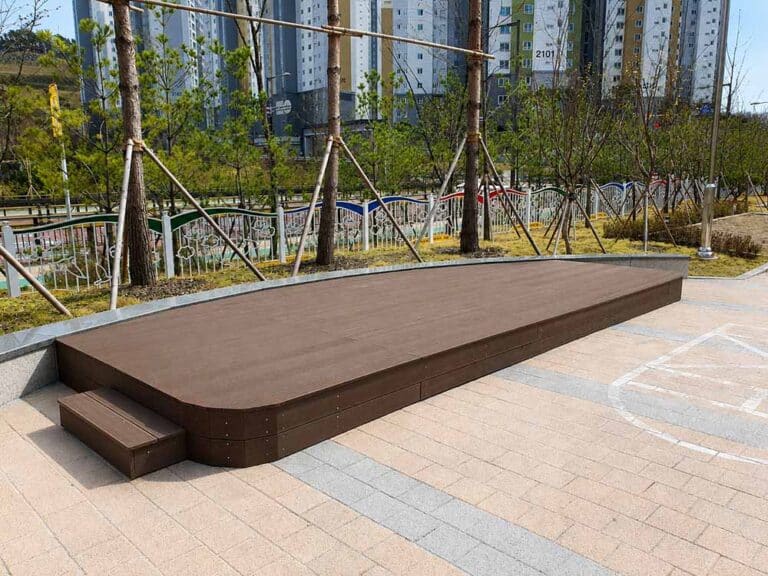 경기 광주 학교 합성목재 야외 무대 데크 시공 현장