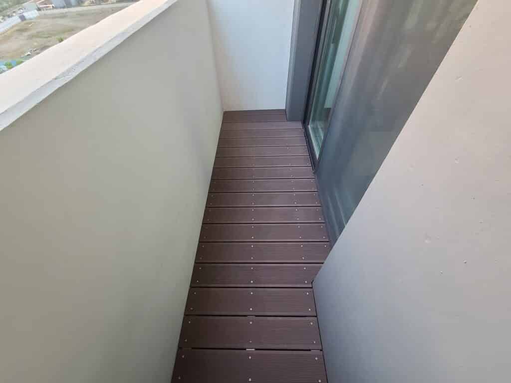 남양주 베란다 합성목재 데크 시공, 배수구 점검구까지 맞춤 마감 시공 사진 4